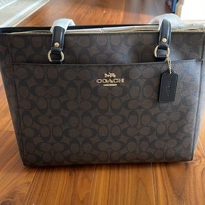 COACH Addison Tote in Signature Canvas